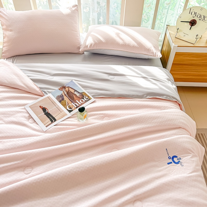 91家纺网 家纺一手货源 找家纺 芙绣 芙绣 2025新款七彩华夫格提花夏被四件套夏凉被空调被 浅粉+灰