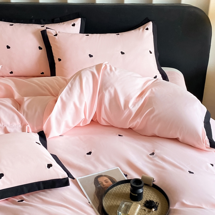 91家纺网 家纺一手货源 找家纺 米彩家纺 2025新款水洗磨毛四件套-蝴蝶结爱心系列 爱心粉玉