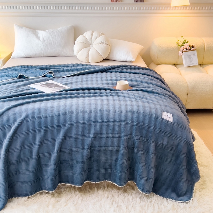 91家纺网 家纺一手货源 找家纺 宜家坊 2025新款高克重双面绒毛卡兔绒多功能毛毯 莫奈蓝