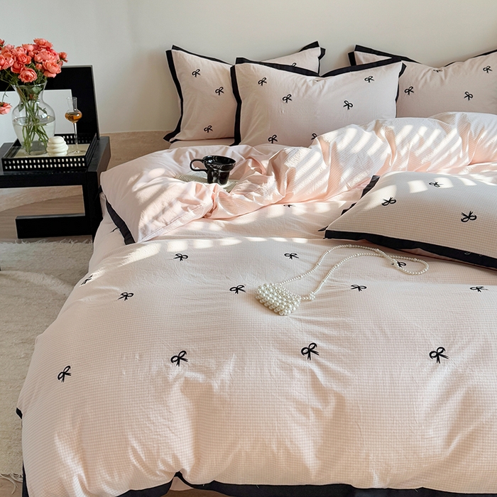 91家纺网 家纺一手货源 找家纺 优悦生活馆2025新款全棉纯棉水洗棉刺绣四件套 粉小格-蝴蝶结