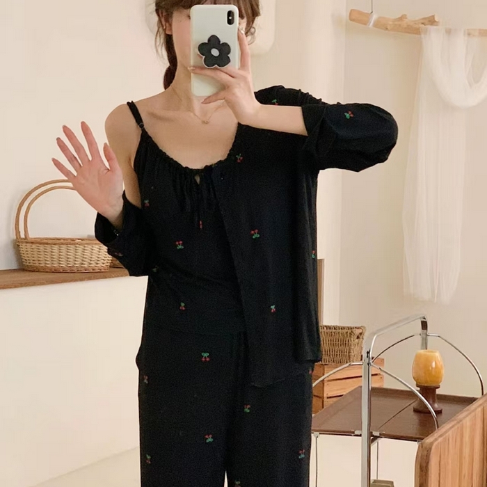 91家纺网 家纺一手货源 找家纺 洛兰沙家居馆【只代发】【只代发】2025新款外贸欧美风淑女风莫代尔睡衣女春夏秋开衫短袖吊带三件套长裤家居服 三件套黑色