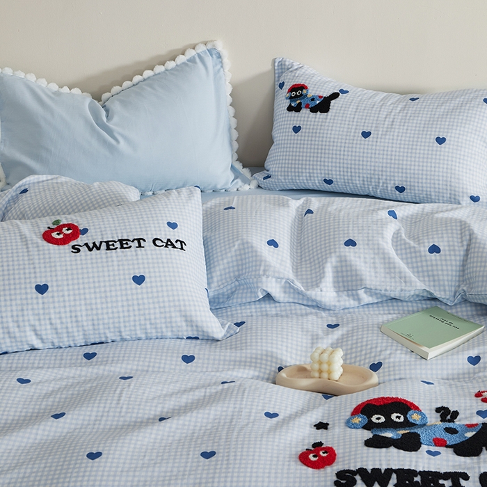 91家纺网 家纺一手货源 找家纺 怡家居 2025新款全棉双层纱可爱卡通毛巾绣四件套 耳机猫