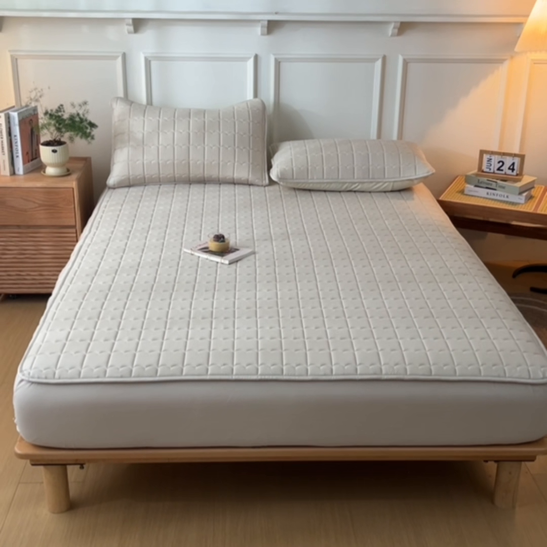 91家纺网 家纺一手货源 找家纺 摩妮卡 2025新款亲肤A类防水夹棉床笠 森林绿