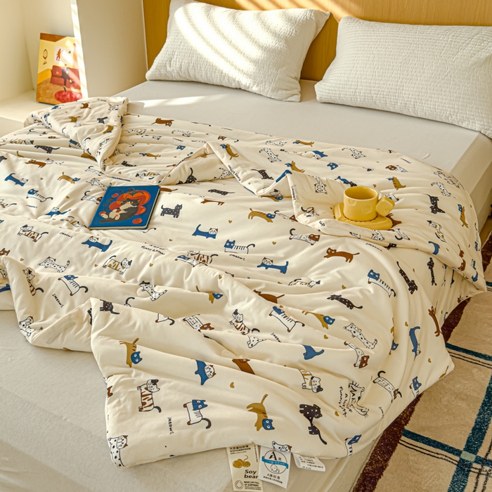 91家纺网 家纺一手货源 找家纺 品乐家纺 2025新款A类针织棉大豆被夏被夏凉被空调被学生被子 快乐的小猫