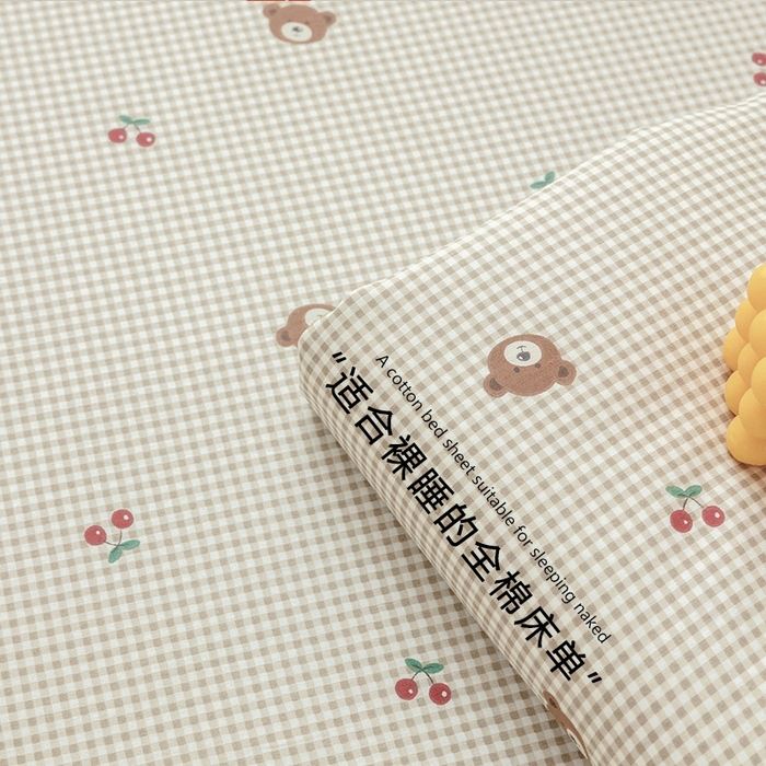 91家纺网 家纺一手货源 找家纺 绫韵 2025春夏新款ins清新卡通碎花全棉13372精梳纯棉单床单系列 小熊派