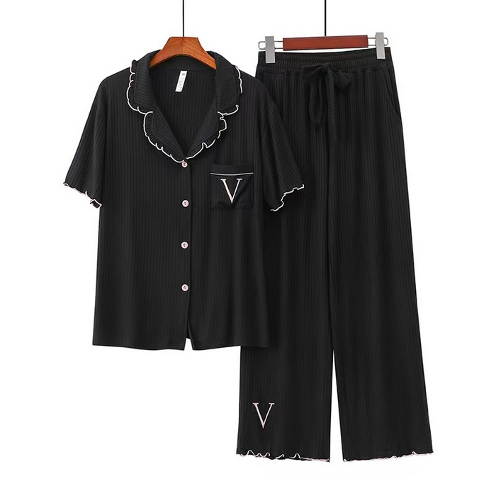 91家纺网 家纺一手货源 找家纺 洛兰沙家居馆【只代发】【只代发】 2025新款外贸欧美风8*5宽坑条莫代尔睡衣女春夏秋开衫翻领短袖长裤家居服 黑色