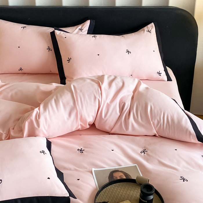 91家纺网 家纺一手货源 找家纺 米彩家纺 2025新款水洗磨毛四件套-蝴蝶结爱心系列 蝴蝶结粉玉