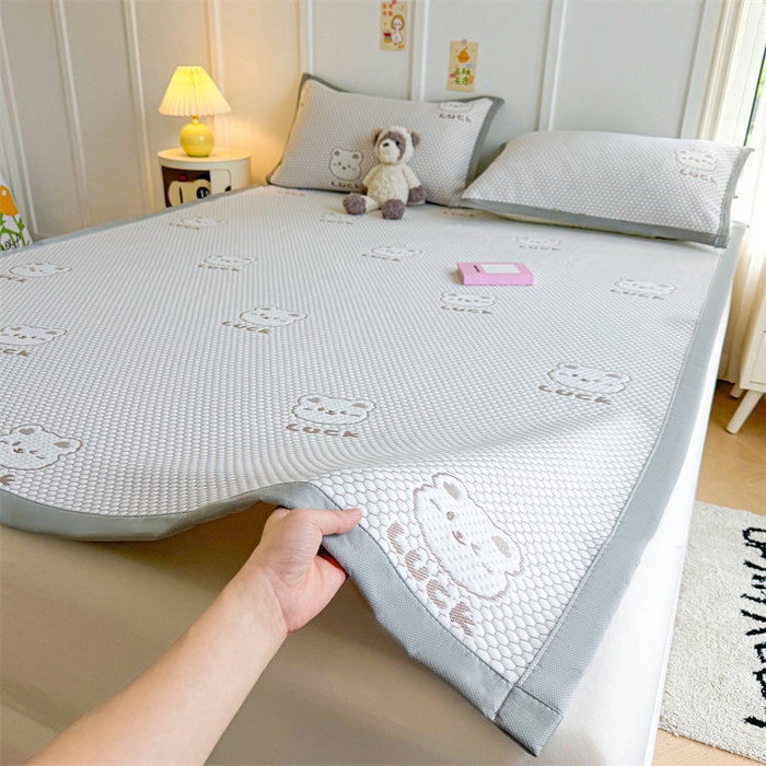 91家纺网 家纺一手货源 找家纺 喜居 2025新款LUCK小冰熊冰豆豆凉席 LUCK小冰熊-咖