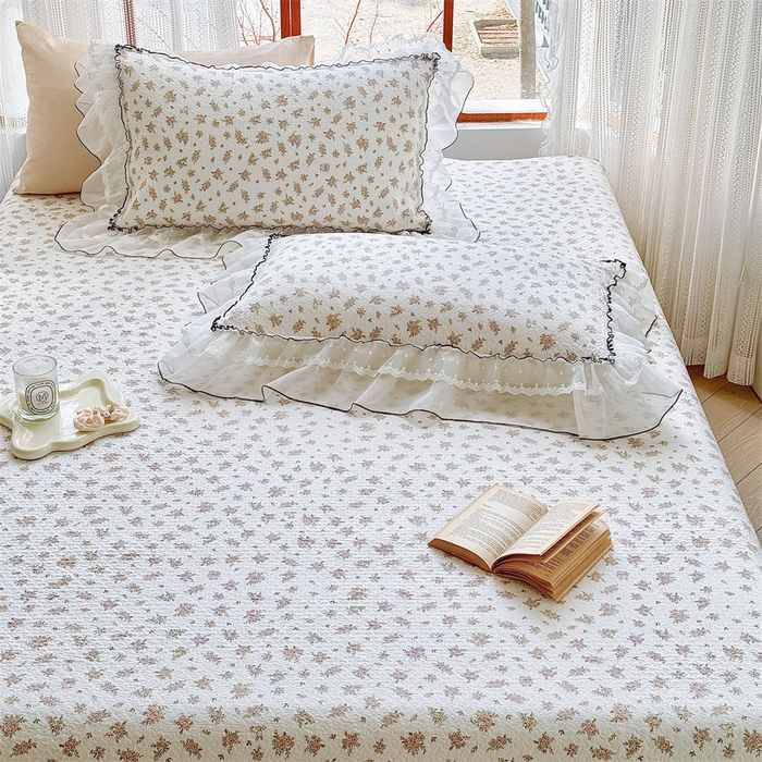 91家纺网 家纺一手货源 找家纺 金喜 2025新款韩版木棉印花小清新床盖双层蕾丝边夹棉床盖-小清新系列 花时光
