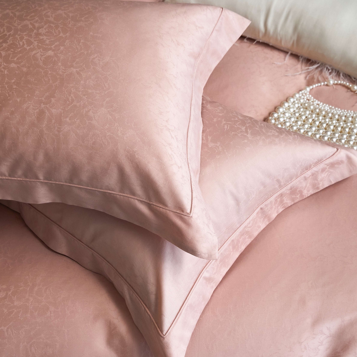 91家纺网 家纺一手货源 找家纺 榻尚家居 2025春夏新款长绒棉全棉纯棉贡缎提花手工立体埋绳工艺四件套 春柔似锦（粉玉）