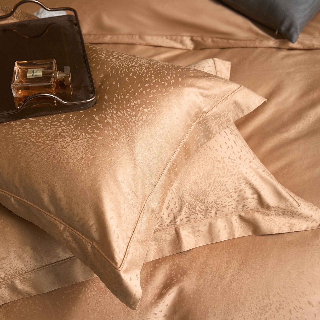 91家纺网 家纺一手货源 找家纺 榻尚家居 2025春夏新款长绒棉全棉纯棉贡缎提花手工立体埋绳工艺四件套 星耀（香槟色）