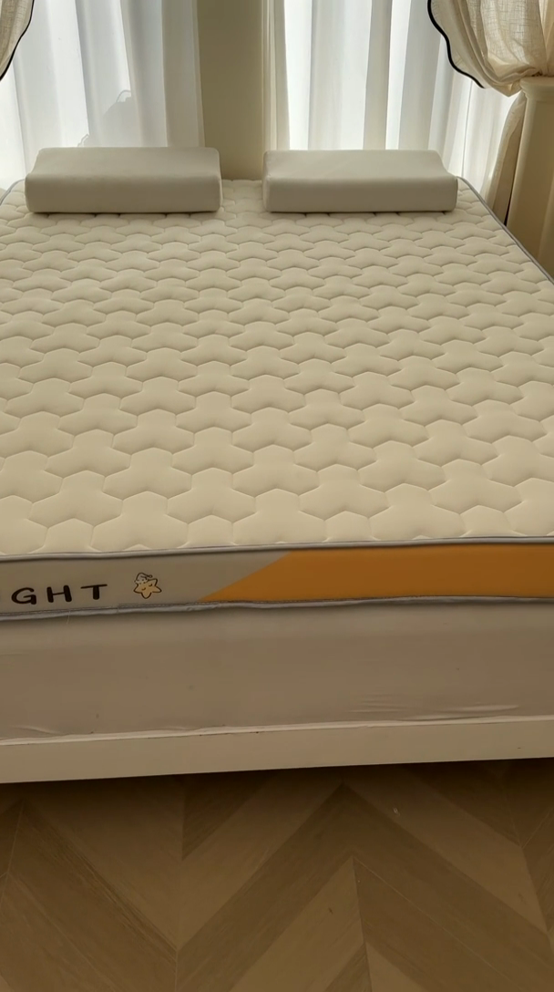 91家纺网 家纺一手货源 找家纺 薇梦蚊帐 2025新款牛奶丝乳胶床垫 三角格黑