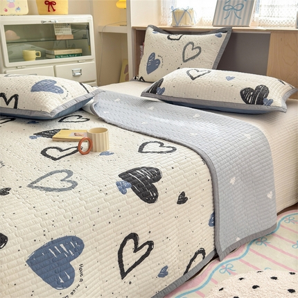 91家纺网 家纺一手货源 找家纺 美优兰 2025新款双面全棉水洗床盖心动一刻