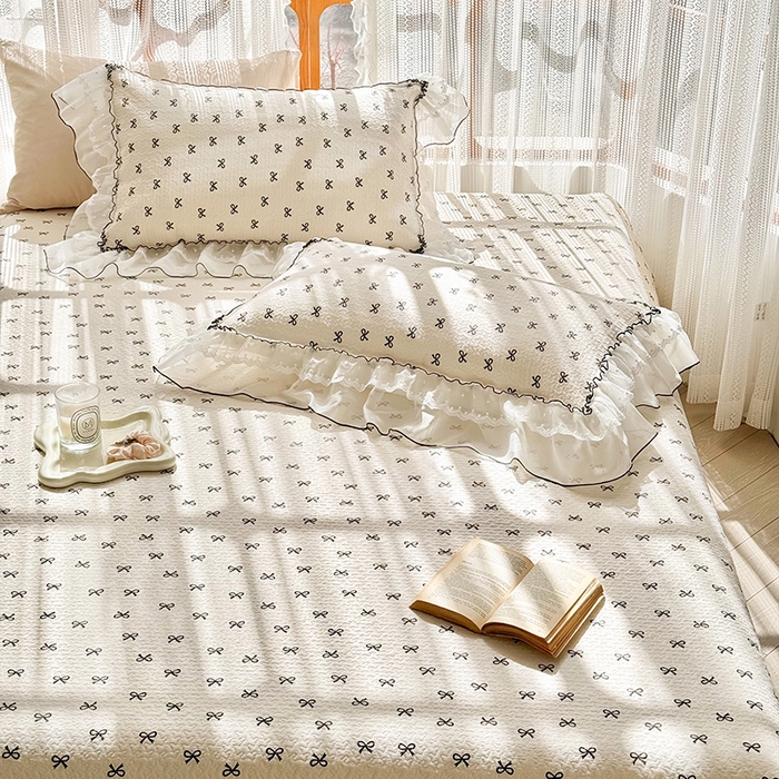 91家纺网 家纺一手货源 找家纺 金喜 2025新款韩版木棉印花小清新床盖双层蕾丝边夹棉床盖-小清新系列 蝴蝶梦