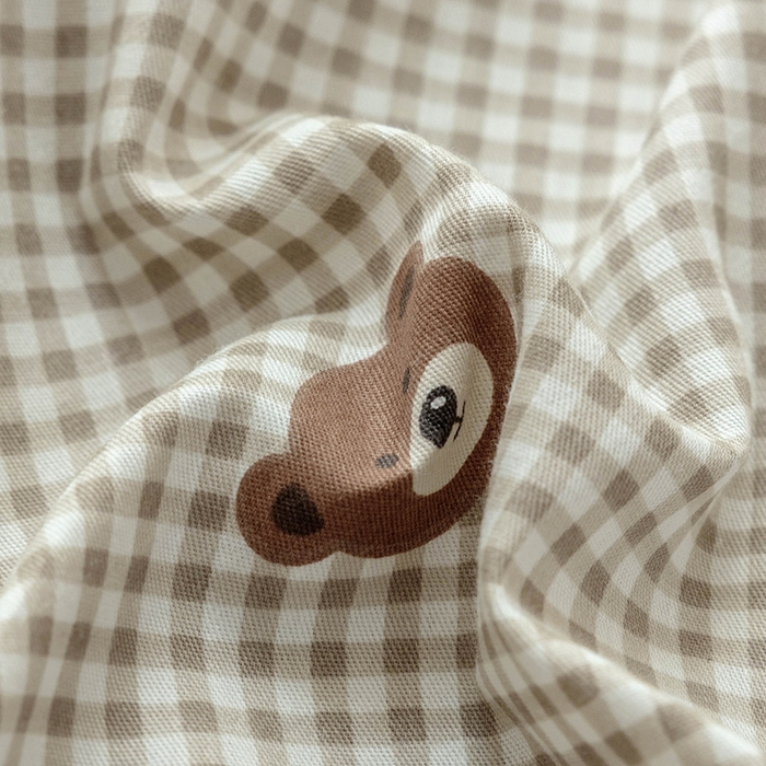 91家纺网 家纺一手货源 找家纺 绫韵 2025春夏新款ins清新卡通碎花全棉13372精梳纯棉单床单系列 小熊派