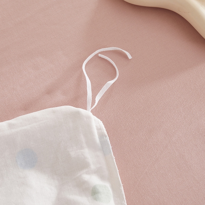 91家纺网 家纺一手货源 找家纺 怡家居 2025新款全棉双层纱可爱卡通毛巾绣四件套 点点小淘气