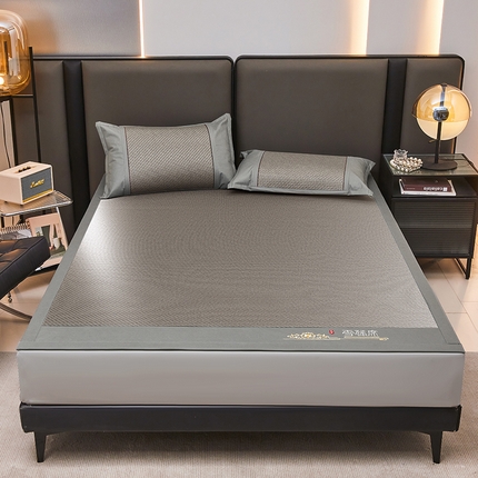 91家纺网 家纺一手货源 找家纺 莱轩席业 2025新款立体刺绣雪藤席古藤凉席 灰色