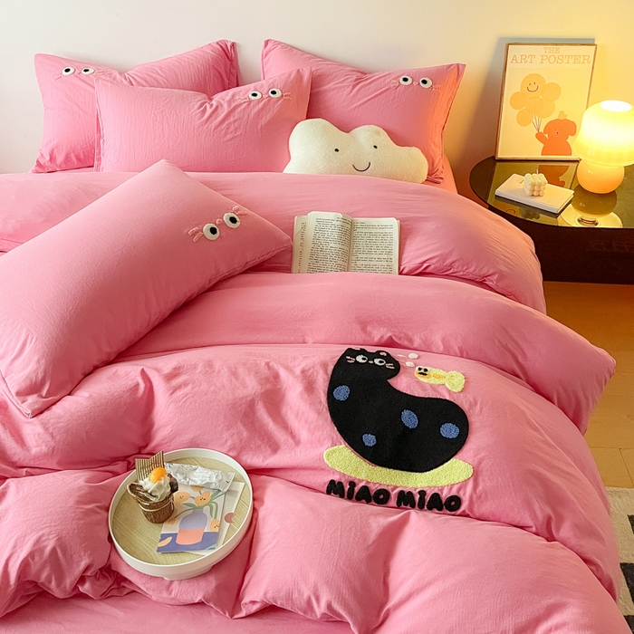 91家纺网 家纺一手货源 找家纺 宜家坊 2025新款卡通水洗棉毛巾绣四件套 可爱猫-粉