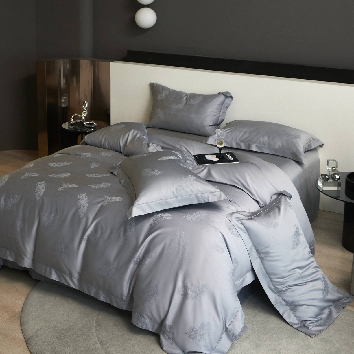 91家纺网 家纺一手货源 找家纺 榻尚家居 2025春夏新款长绒棉全棉纯棉贡缎提花手工立体埋绳工艺四件套 飘羽（高级灰）