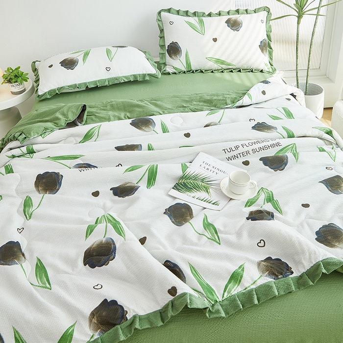 91家纺网 家纺一手货源 找家纺 品乐家纺 2025新款泡泡纱提花花边夏被四件套夏被空调被学生被 梦境花开