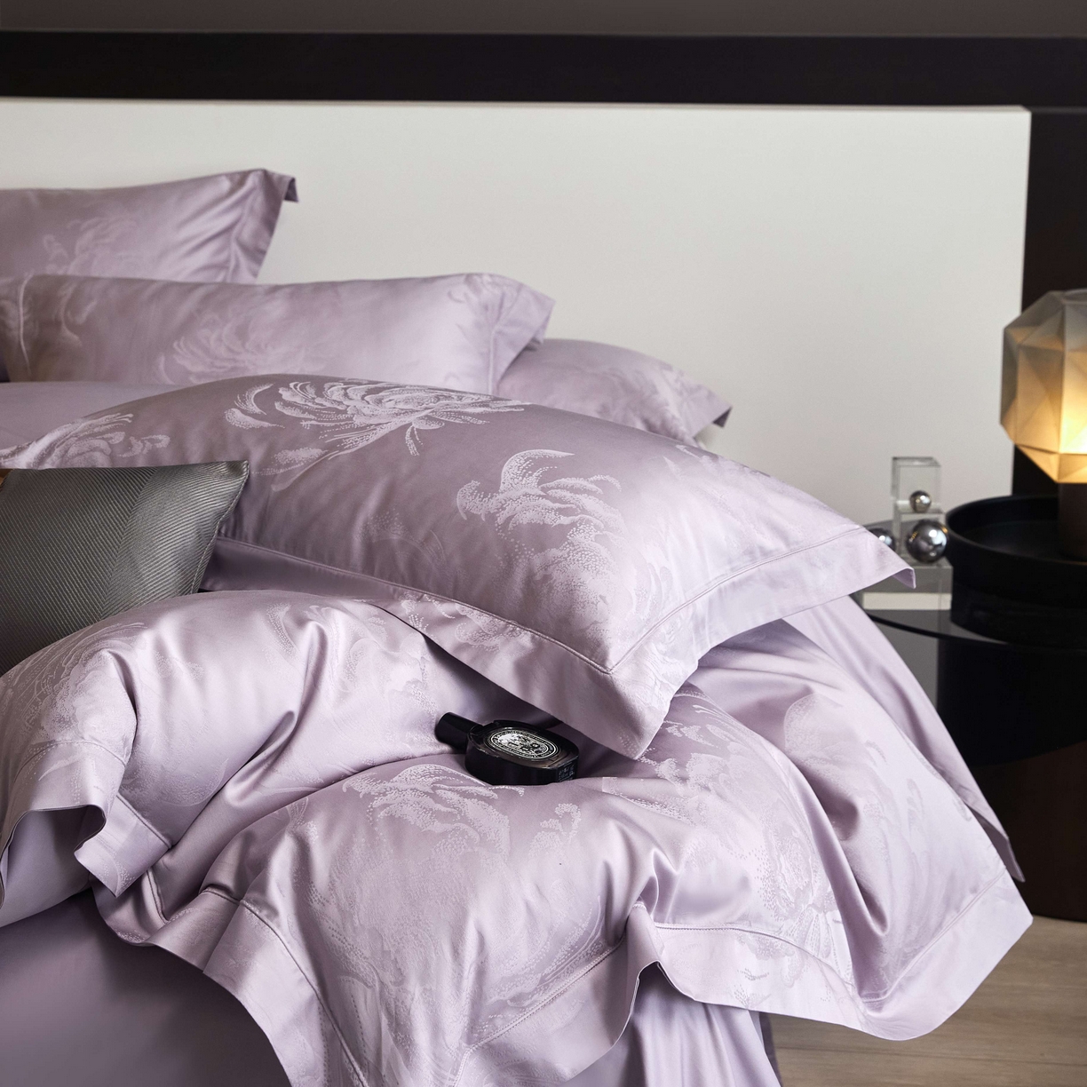 91家纺网 家纺一手货源 找家纺 榻尚家居 2025春夏新款长绒棉全棉纯棉贡缎提花手工立体埋绳工艺四件套 维斯纳（温馨紫）