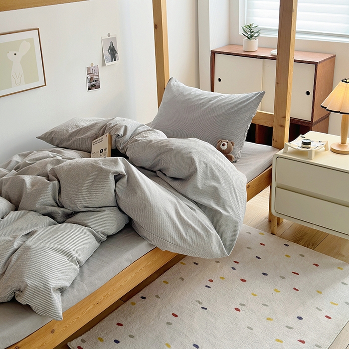 91家纺网 家纺一手货源 找家纺 水洗的故事 2025新款A类色织水洗棉学生三件套 灰细密条-