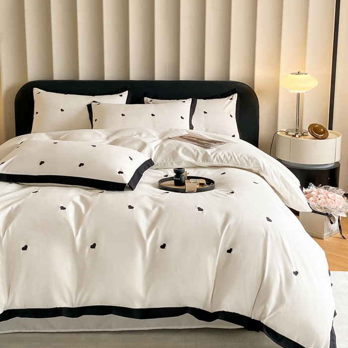 91家纺网 家纺一手货源 找家纺 米彩家纺 2025新款水洗磨毛四件套-蝴蝶结爱心系列 爱心奶昔白