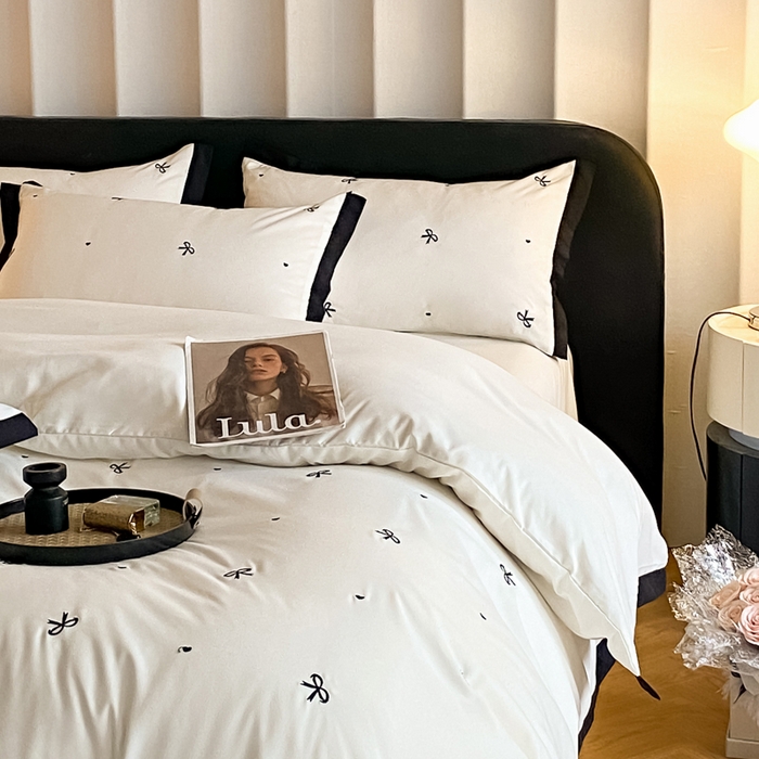 91家纺网 家纺一手货源 找家纺 米彩家纺 2025新款水洗磨毛四件套-蝴蝶结爱心系列 蝴蝶结奶昔白