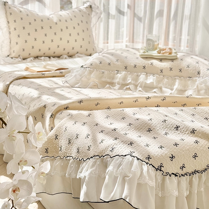 91家纺网 家纺一手货源 找家纺 金喜 2025新款韩版木棉印花小清新床盖双层蕾丝边夹棉床盖-小清新系列 蝴蝶梦