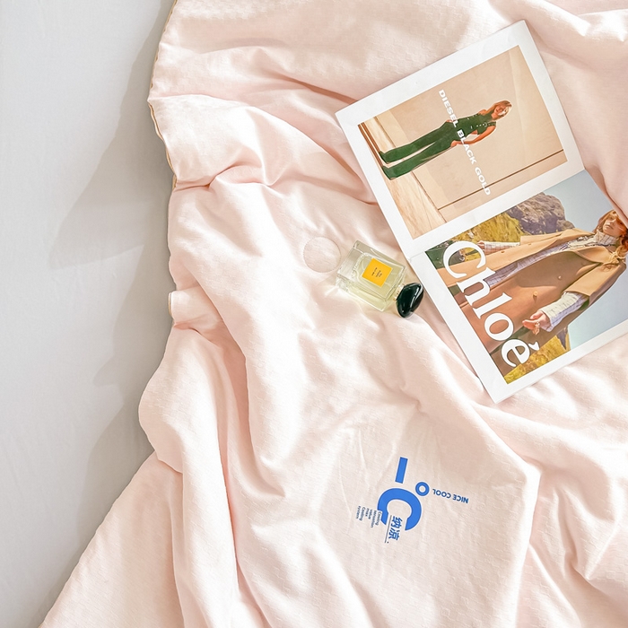 91家纺网 家纺一手货源 找家纺 芙绣 芙绣 2025新款七彩华夫格提花夏被四件套夏凉被空调被 浅粉+灰