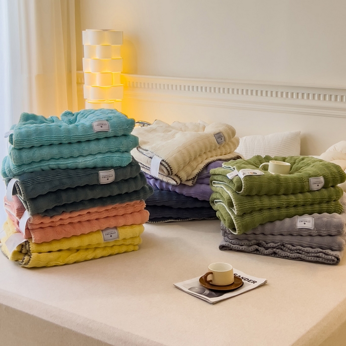 91家纺网 家纺一手货源 找家纺 宜家坊 2025新款高克重双面绒毛卡兔绒多功能毛毯 组合图