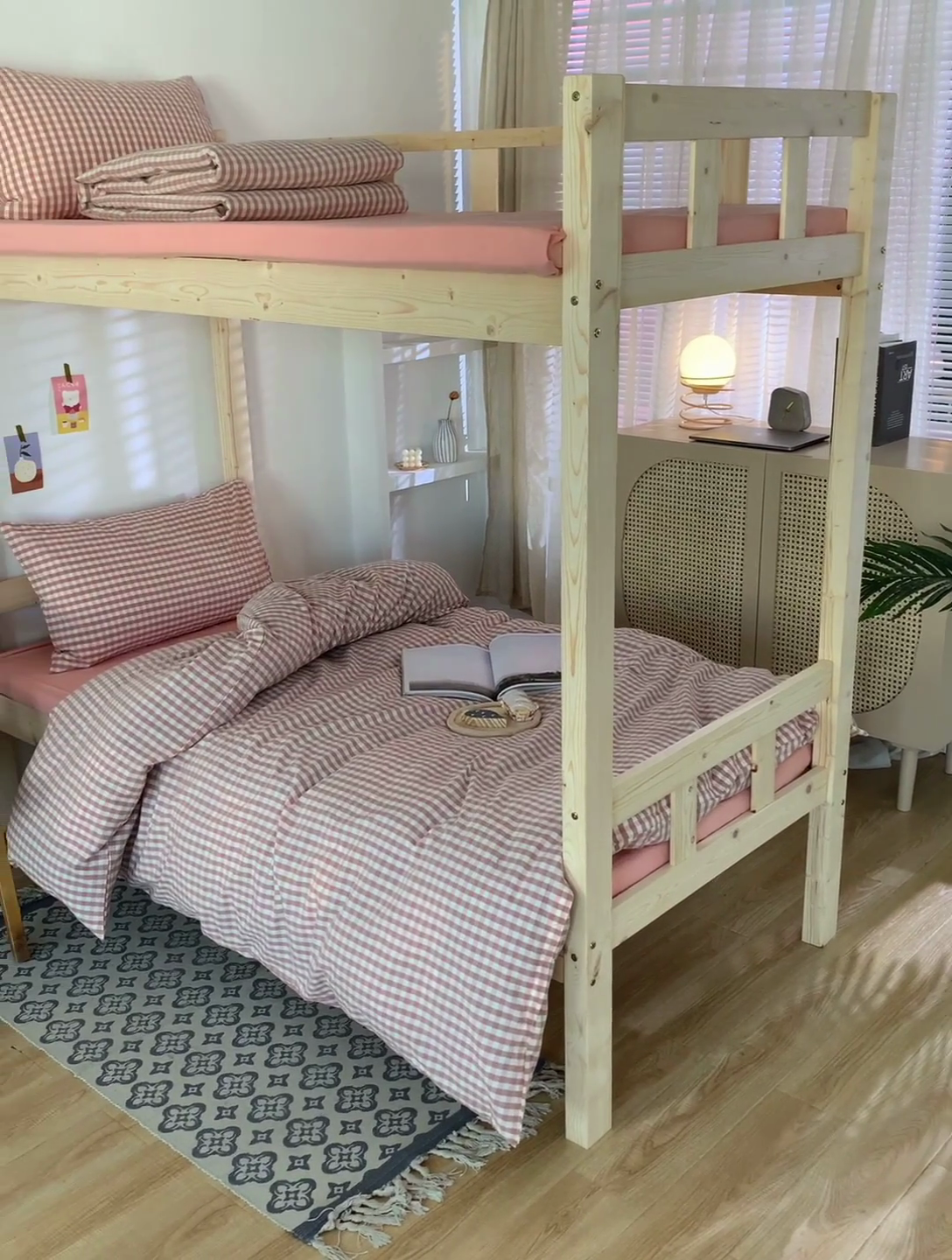 91家纺网 家纺一手货源 找家纺 水洗的故事 2025新款开学季色织水洗棉学生宿舍三件套 蜜粉小格