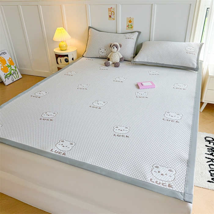 91家纺网 家纺一手货源 找家纺 喜居 2025新款LUCK小冰熊冰豆豆凉席 LUCK小冰熊-咖