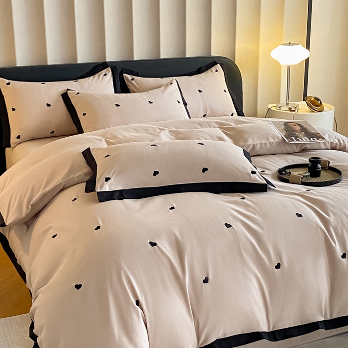 91家纺网 家纺一手货源 找家纺 米彩家纺 2025新款水洗磨毛四件套-蝴蝶结爱心系列 爱心浅香槟