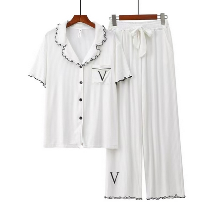 91家纺网 家纺一手货源 找家纺 （总）洛兰沙家居馆【只代发】【只代发】 2025新款外贸欧美风8*5宽坑条莫代尔睡衣女春夏秋开衫翻领短袖长裤家居服