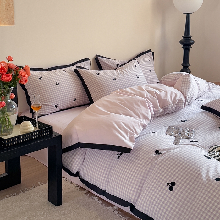 91家纺网 家纺一手货源 找家纺 优悦生活馆2025新款全棉纯棉水洗棉刺绣四件套 紫格-樱桃