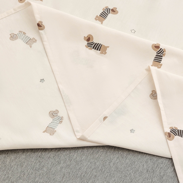 91家纺网 家纺一手货源 找家纺 绫韵 2025春夏新款ins清新卡通碎花全棉13372精梳纯棉单床单系列 条纹狗