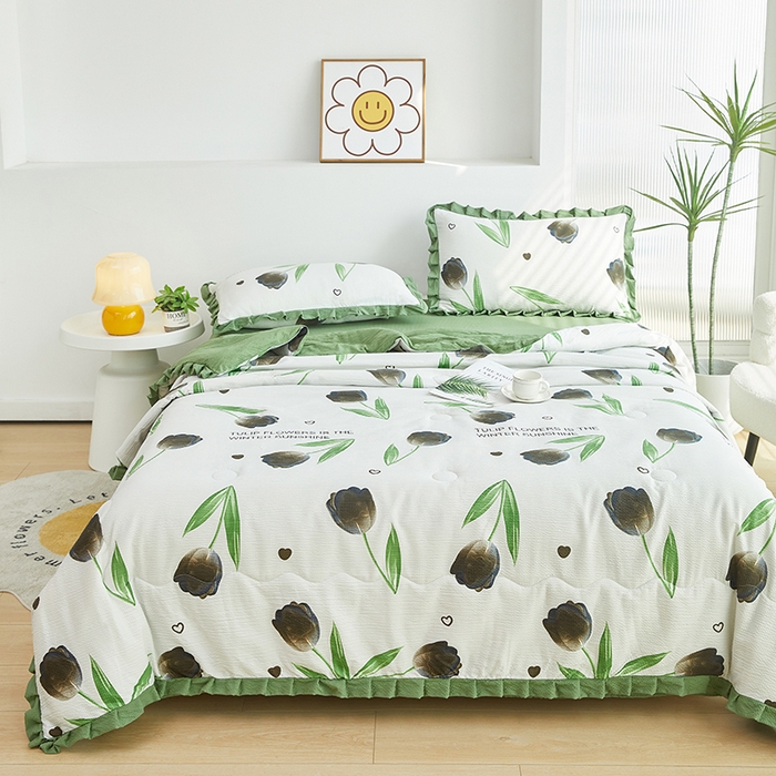 91家纺网 家纺一手货源 找家纺 品乐家纺 2025新款泡泡纱提花花边夏被四件套夏被空调被学生被 梦境花开