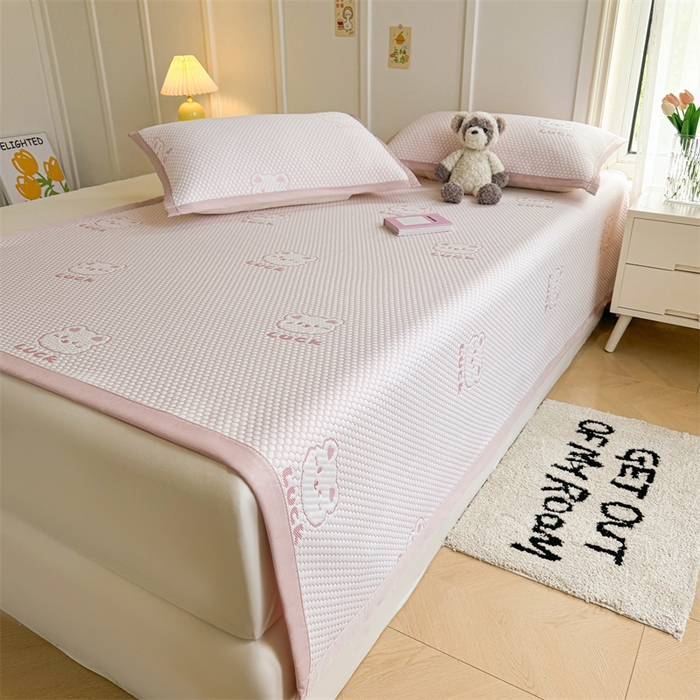 91家纺网 家纺一手货源 找家纺 喜居 2025新款LUCK小冰熊冰豆豆凉席 LUCK小冰熊-粉