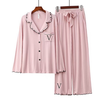 91家纺网 家纺一手货源 找家纺 洛兰沙家居馆【只代发】【只代发】2025新款外贸欧美风8*5宽坑条莫代尔睡衣女春夏秋开衫翻领长袖长裤家居服 粉色