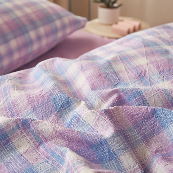 91家纺网 家纺一手货源 找家纺 水洗的故事 2025新款开学季色织水洗棉学生宿舍三件套 炫彩紫