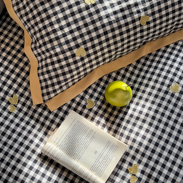 91家纺网 家纺一手货源 找家纺 优悦生活馆2025新款全棉纯棉水洗棉刺绣四件套 黑格-爱心