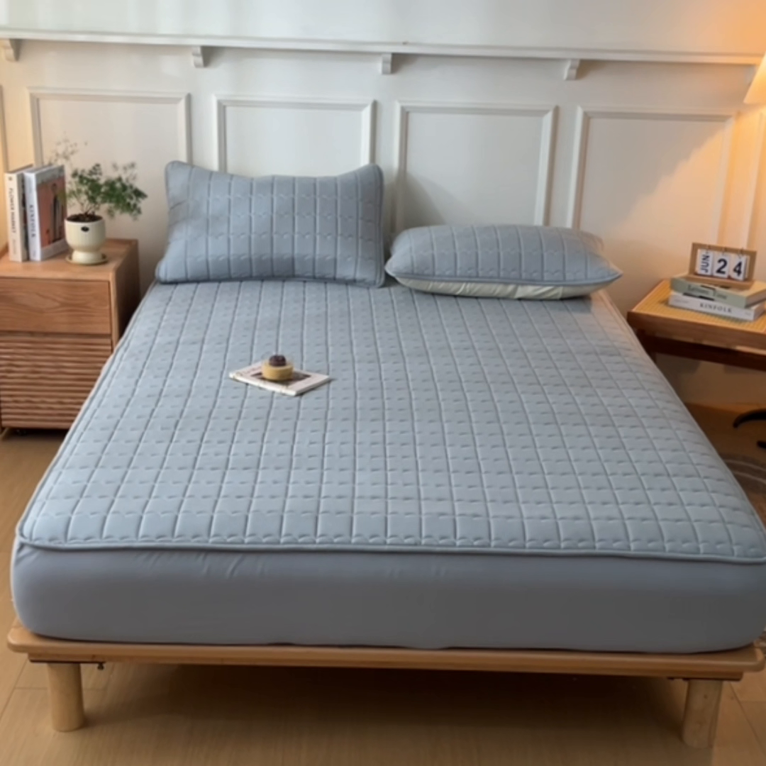 91家纺网 家纺一手货源 找家纺 摩妮卡 2025新款亲肤A类防水夹棉床笠 森林绿