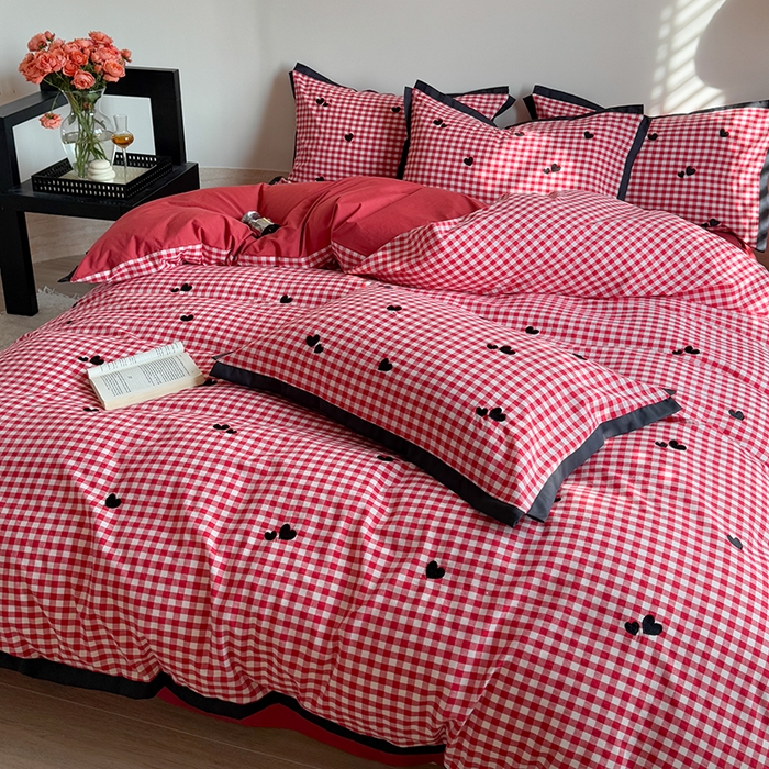 91家纺网 家纺一手货源 找家纺 优悦生活馆2025新款全棉纯棉水洗棉刺绣四件套 红格-爱心