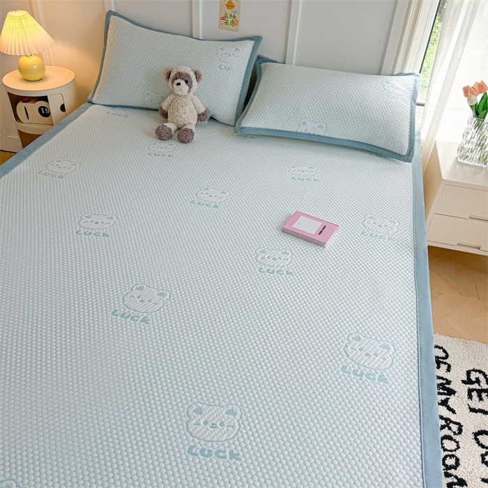 91家纺网 家纺一手货源 找家纺 喜居 2025新款LUCK小冰熊冰豆豆凉席 LUCK小冰熊-蓝