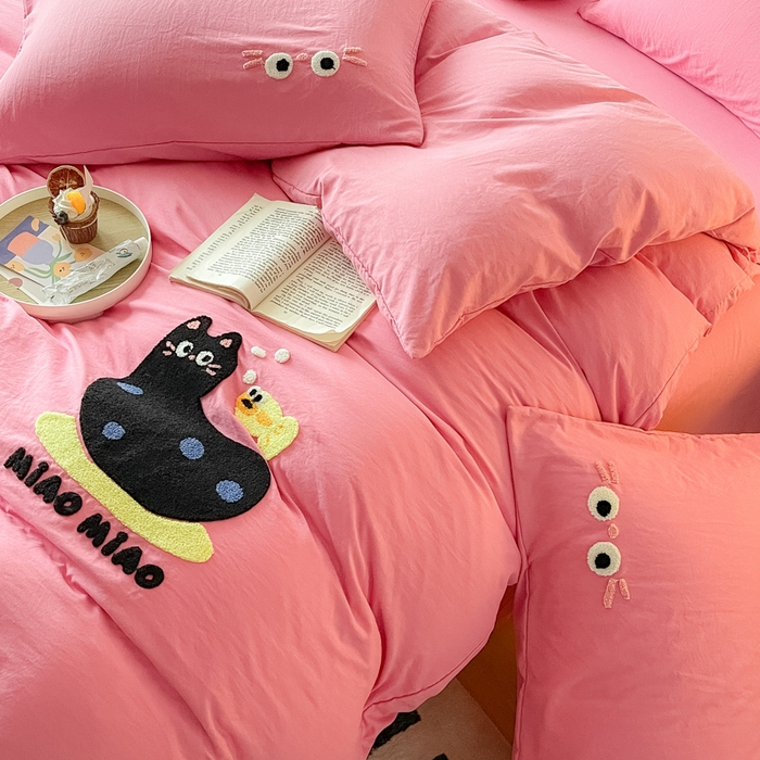 91家纺网 家纺一手货源 找家纺 宜家坊 2025新款卡通水洗棉毛巾绣四件套 可爱猫-粉