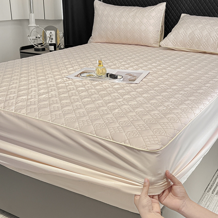 91家纺网 家纺一手货源 找家纺 2025轻奢风A类长绒棉夹棉床盖床笠三件套纯色绗绣四季高级感纯色全棉纯棉床上用品 颜粉