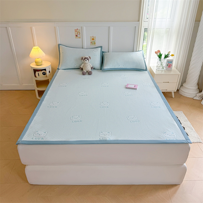 91家纺网 家纺一手货源 找家纺 喜居 2025新款LUCK小冰熊冰豆豆凉席 LUCK小冰熊-蓝