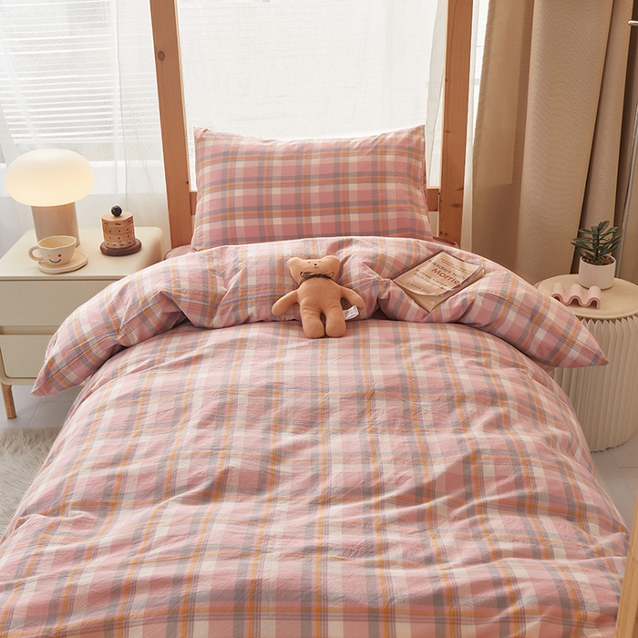 91家纺网 家纺一手货源 找家纺 水洗的故事 2025新款开学季色织水洗棉学生宿舍三件套 欧比亚粉