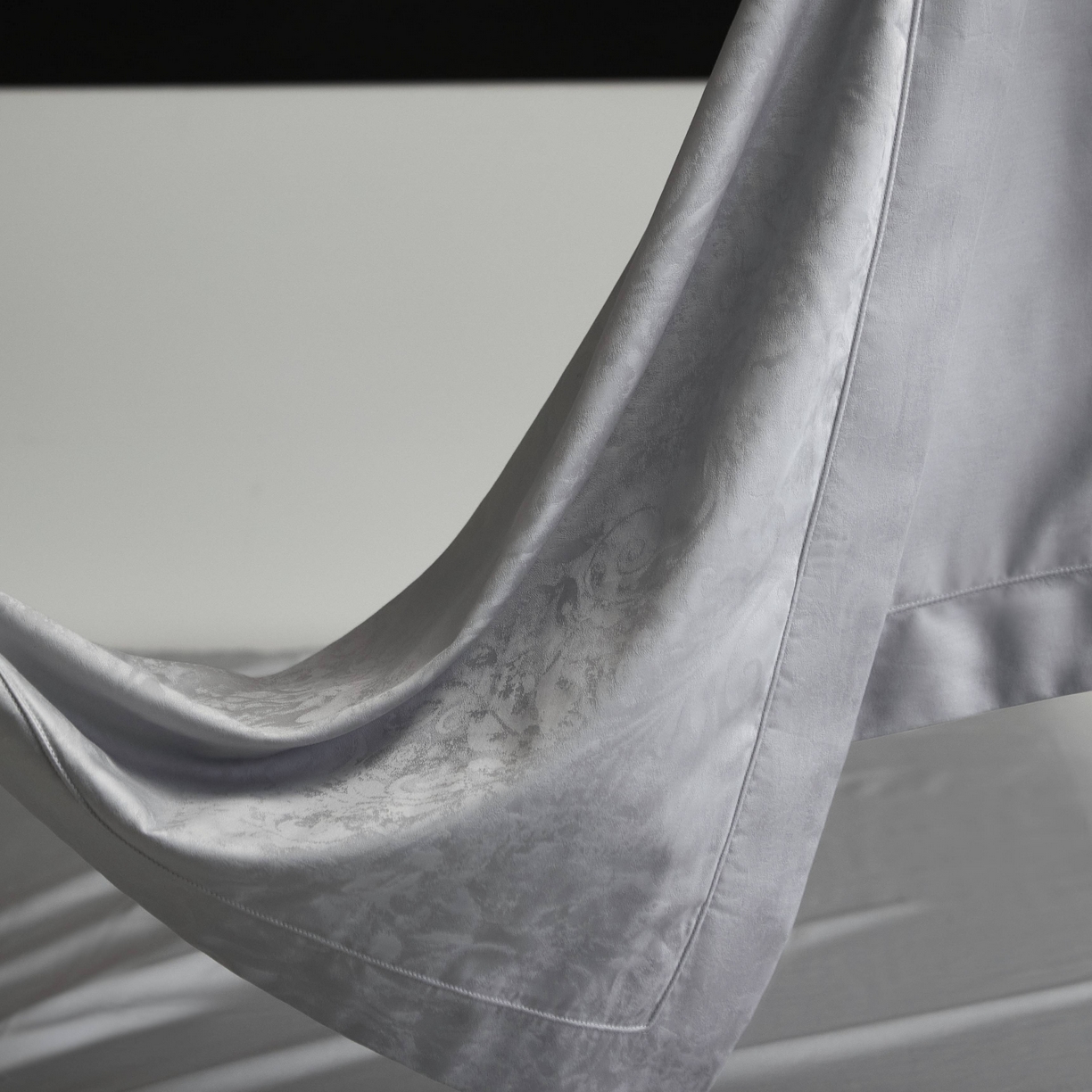 91家纺网 家纺一手货源 找家纺 榻尚家居 2025春夏新款长绒棉全棉纯棉贡缎提花手工立体埋绳工艺四件套 维卡（高级灰）